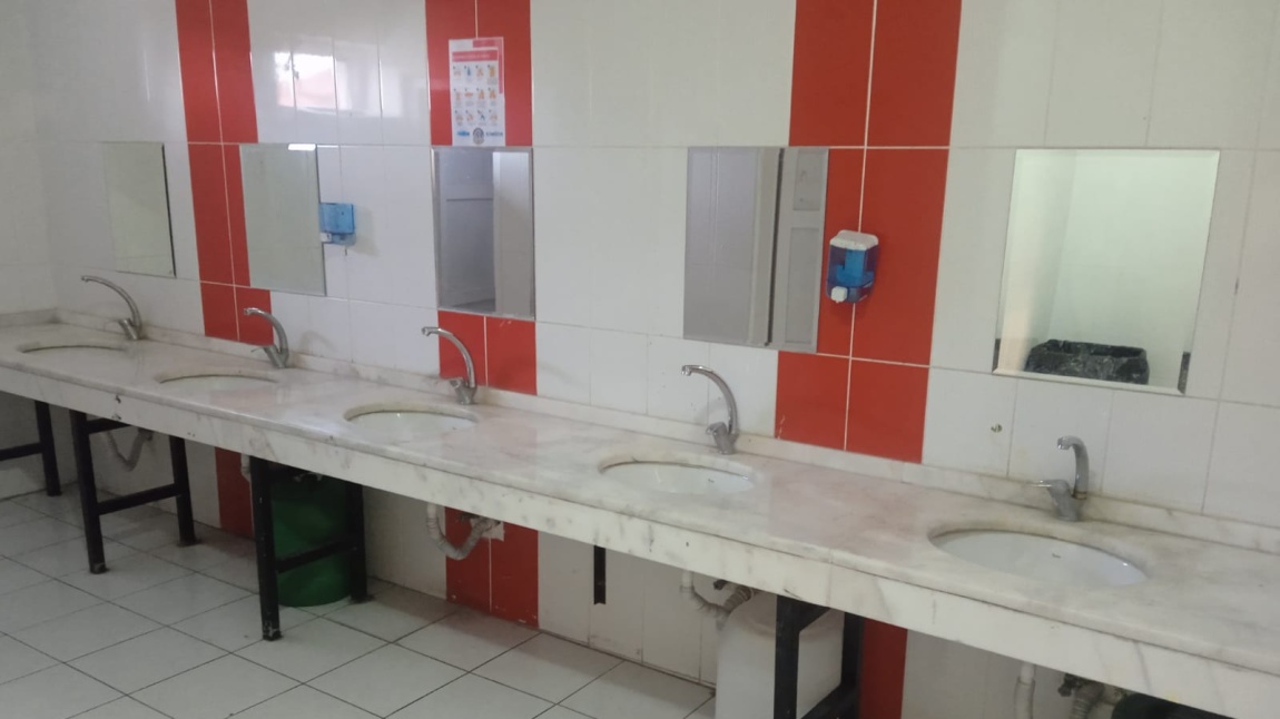 Okulumuzun muslukları, sabunlukları ve lavabo giderleri tamir edildi
